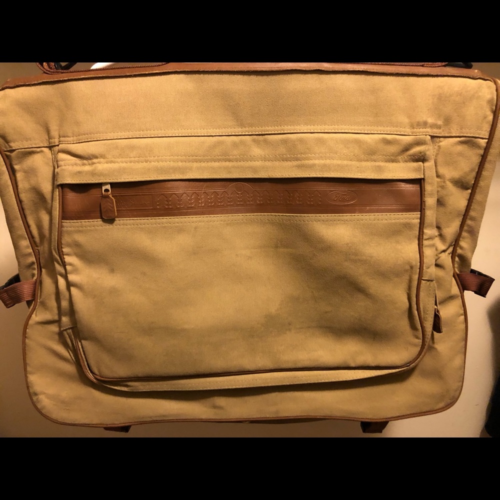 Eddie Bauer Ford Garment bag